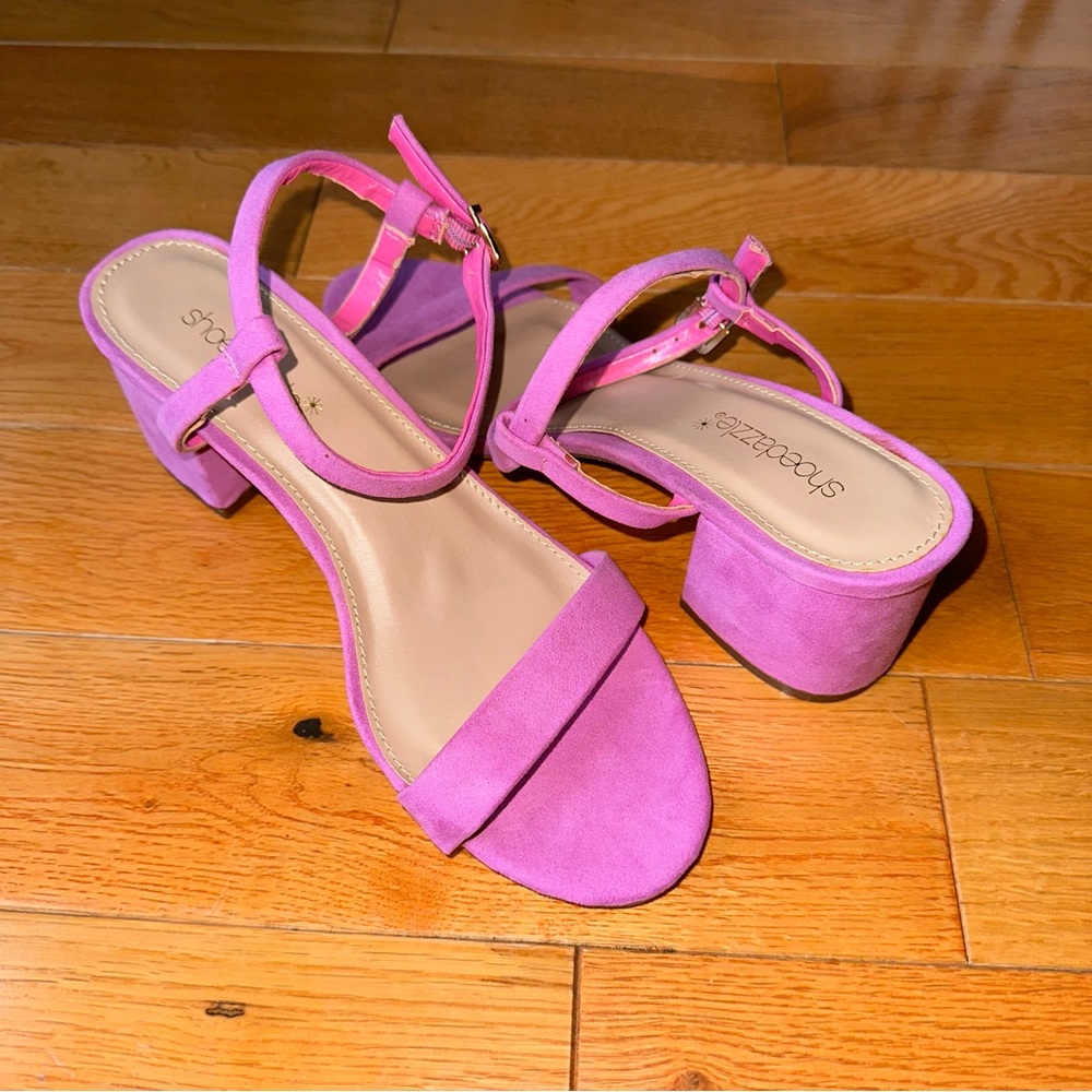 SHOEDAZZLE Sandals